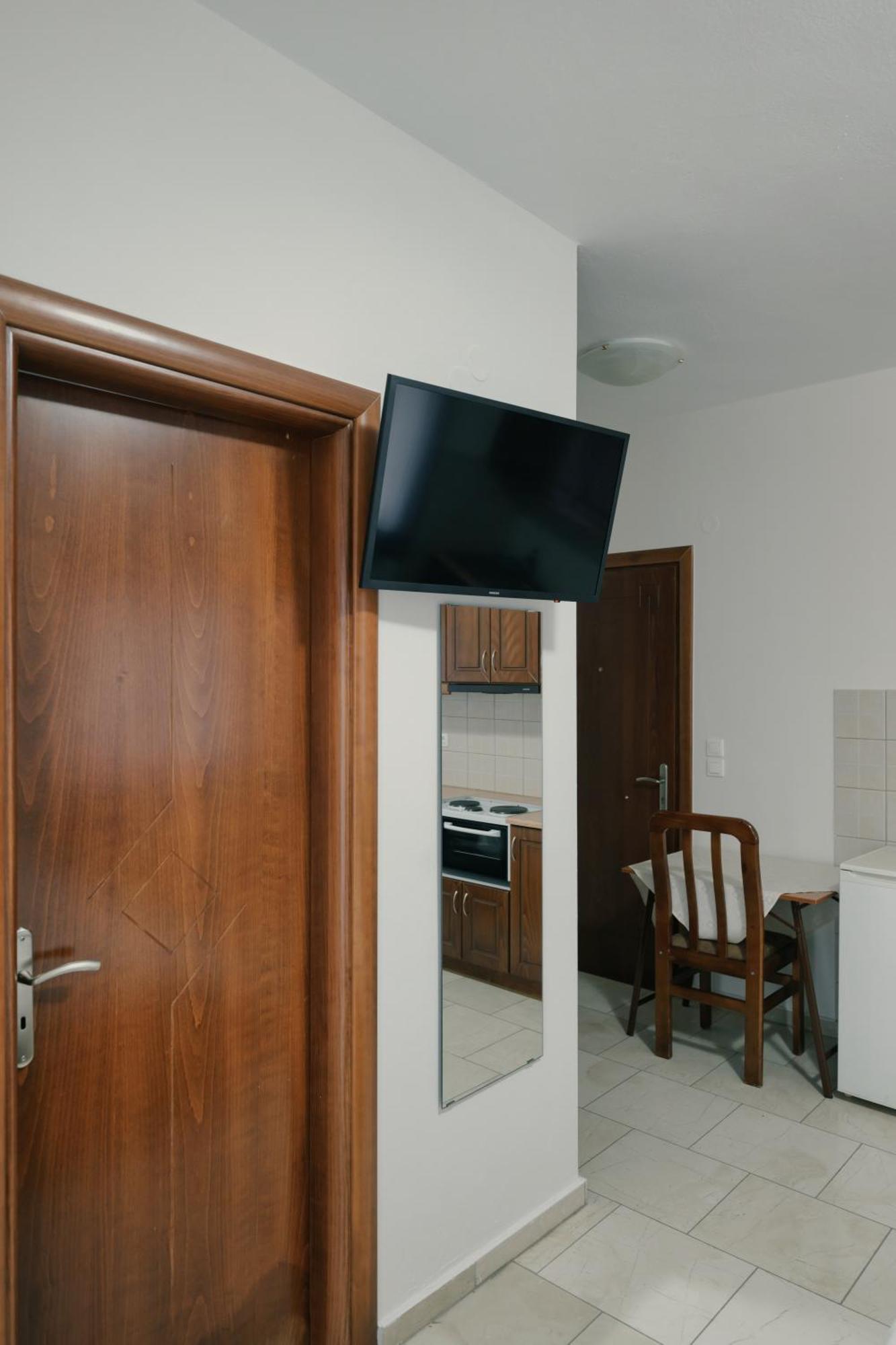 O Fotis Studios & Apartments Яніна Екстер'єр фото