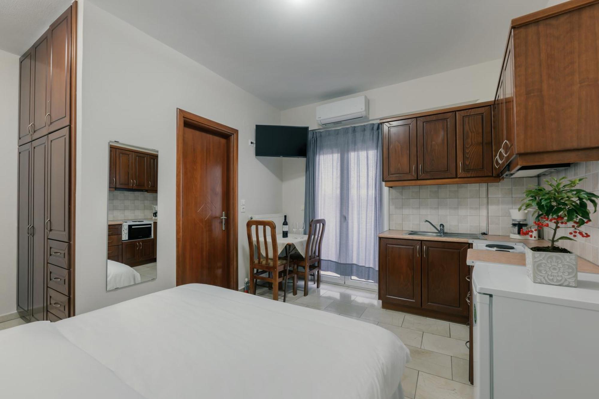 O Fotis Studios & Apartments Яніна Екстер'єр фото