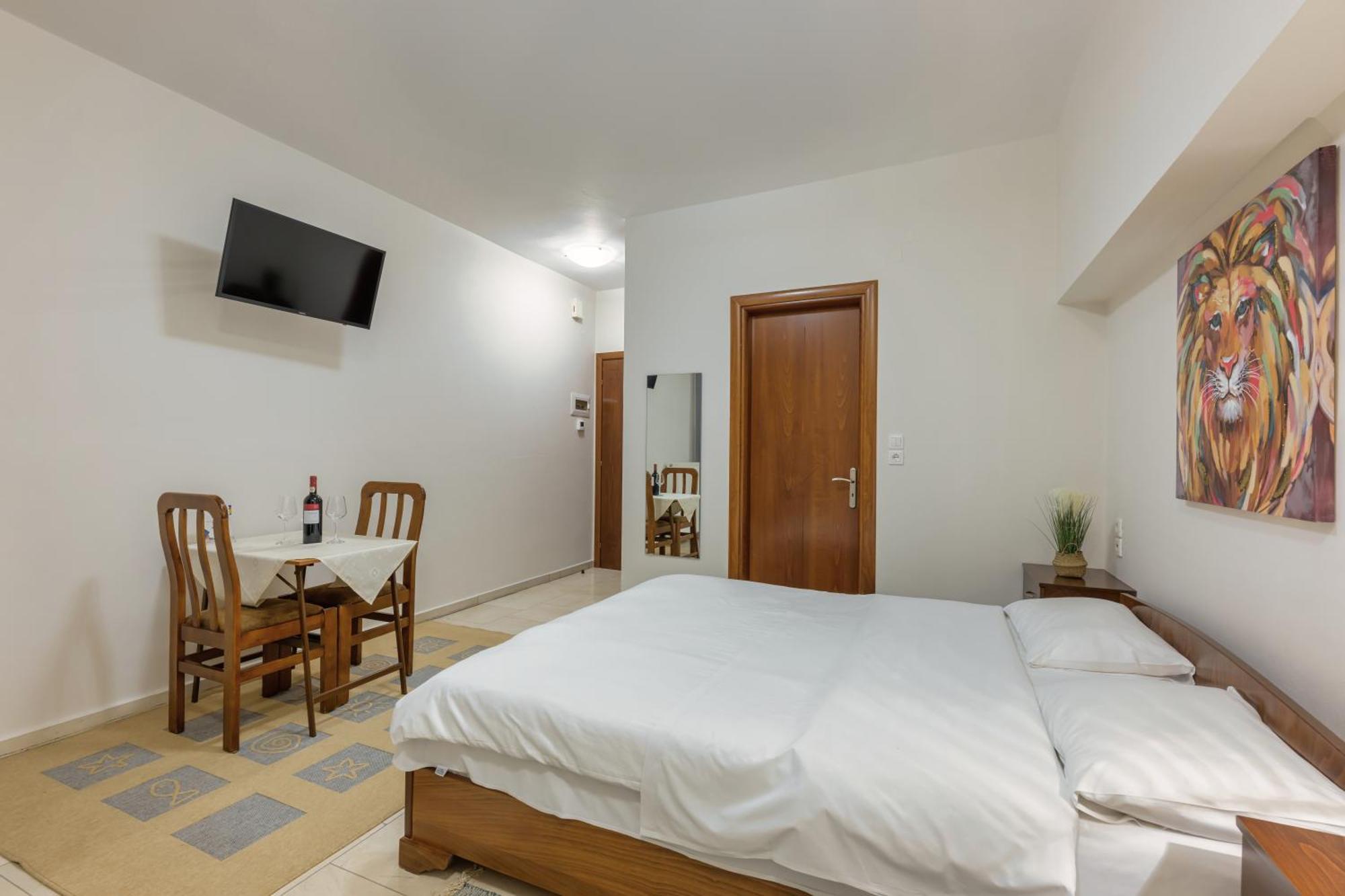O Fotis Studios & Apartments Яніна Екстер'єр фото